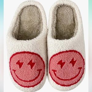 NWT Moon Cake Plush Cream and Pink Star Slippers for Cozy Comfort Size 5/6